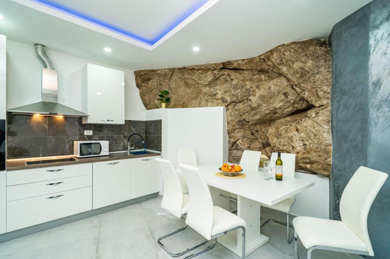 Hidden Gem Apartment Molunat Bagian luar foto