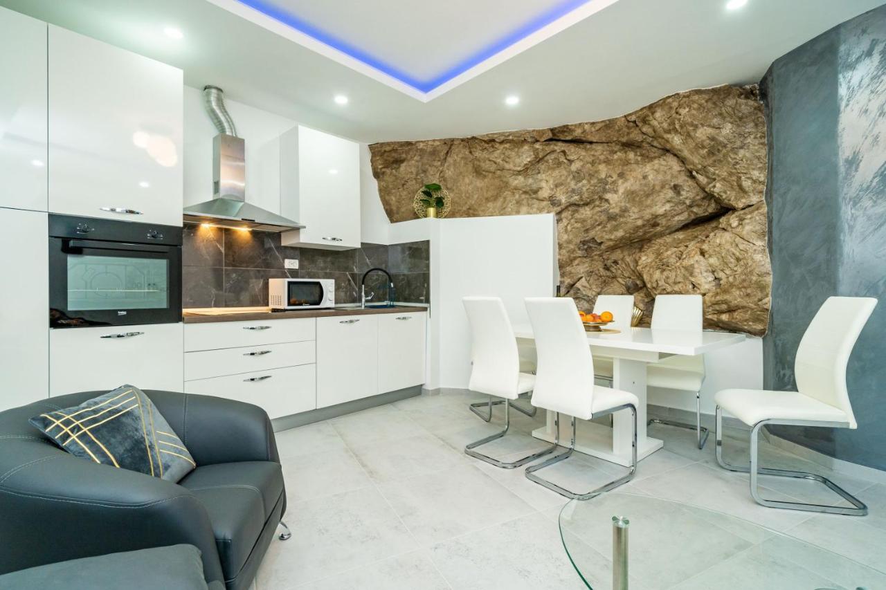 Hidden Gem Apartment Molunat Bagian luar foto