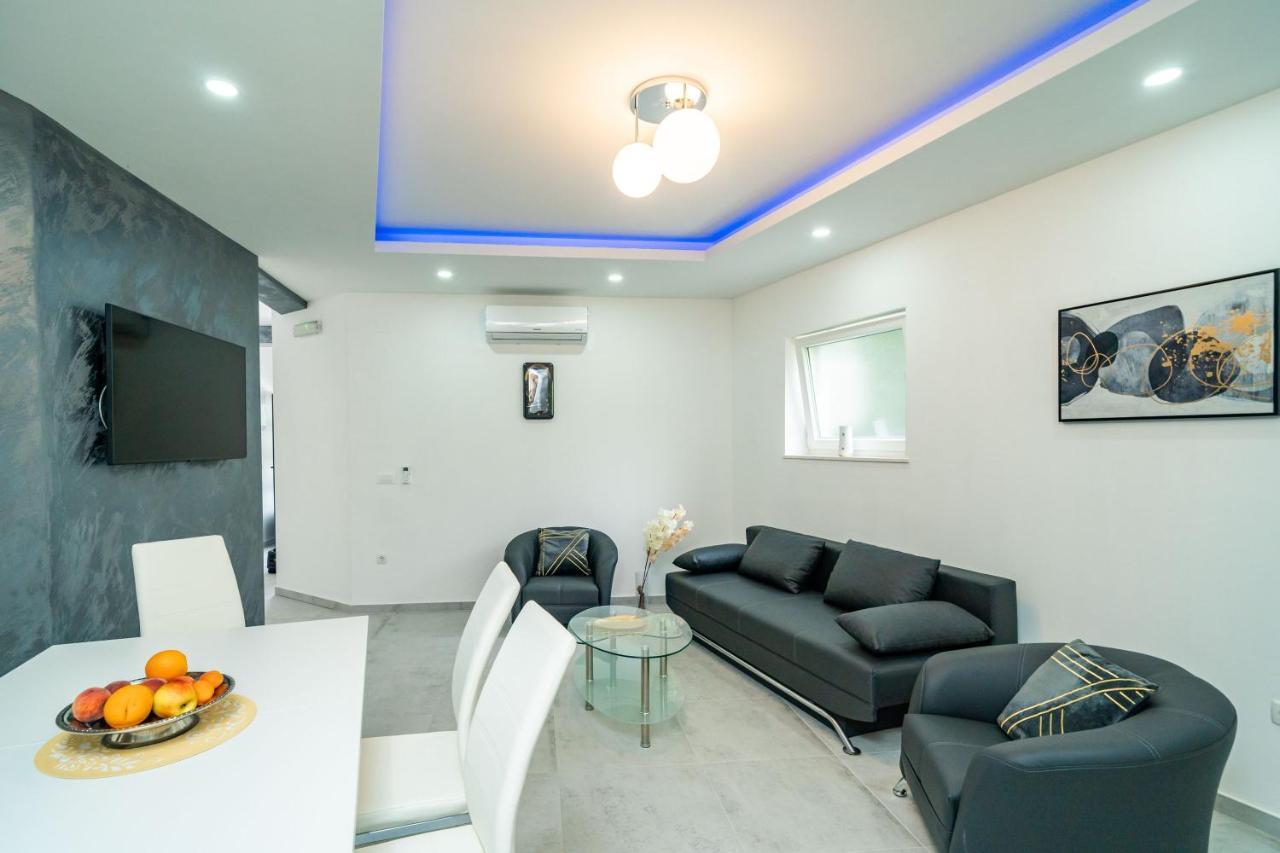 Hidden Gem Apartment Molunat Bagian luar foto