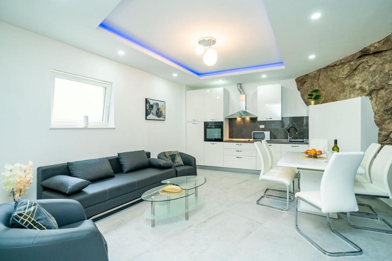 Hidden Gem Apartment Molunat Bagian luar foto