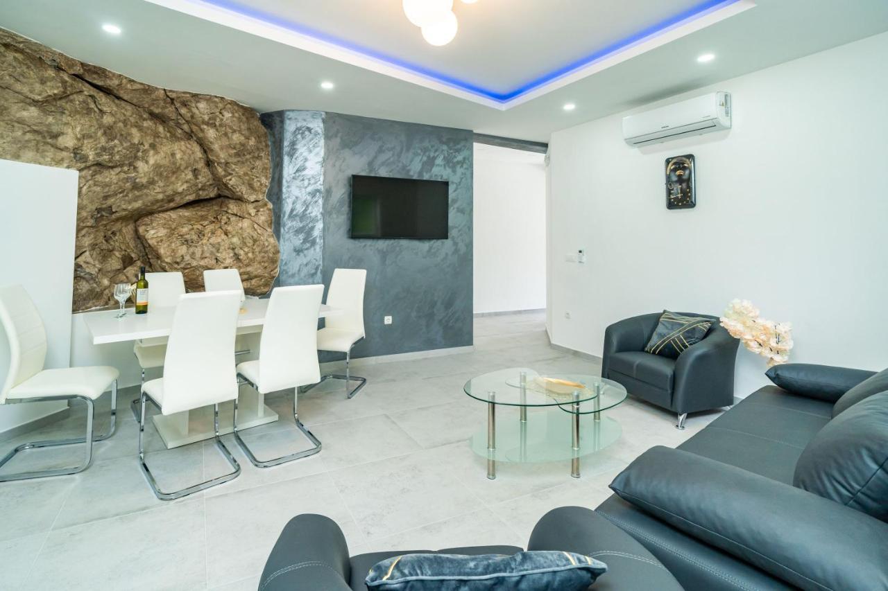 Hidden Gem Apartment Molunat Bagian luar foto